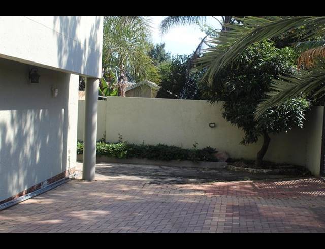 5 BEDROOM HOUSE FOR SALE IN FOURWAYS